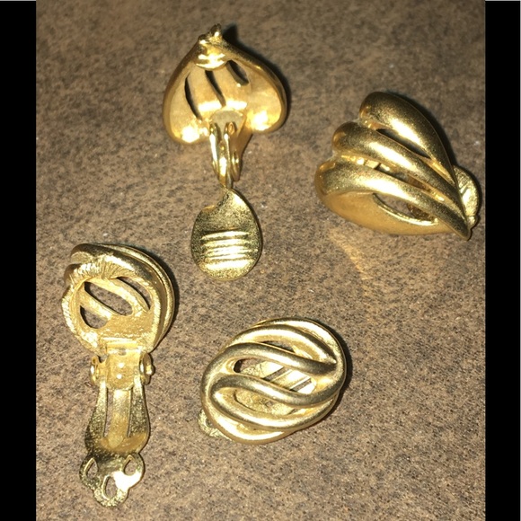 TWO PAIR Vintage Gold Tone Earrings (1 Pair MONET) - Picture 5 of 8